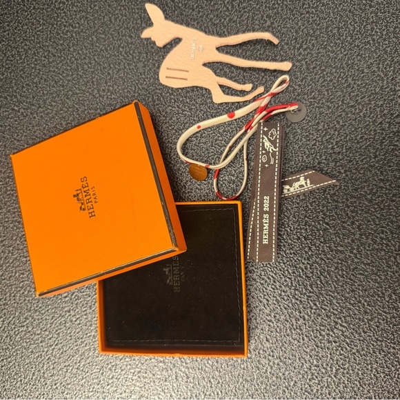 Hermès Petit H Deer Ribbon Charm - Picture 2 of 4